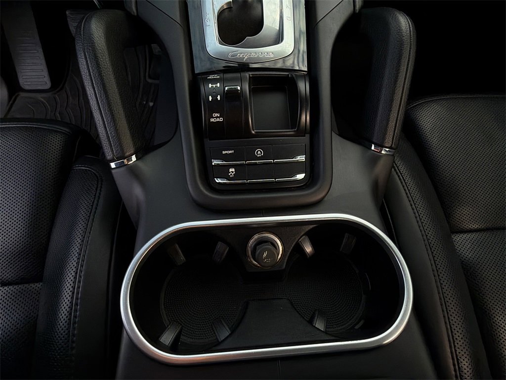 Used 2017 Porsche Cayenne Platinum Edition w/ Premium Package (PJV) image 33