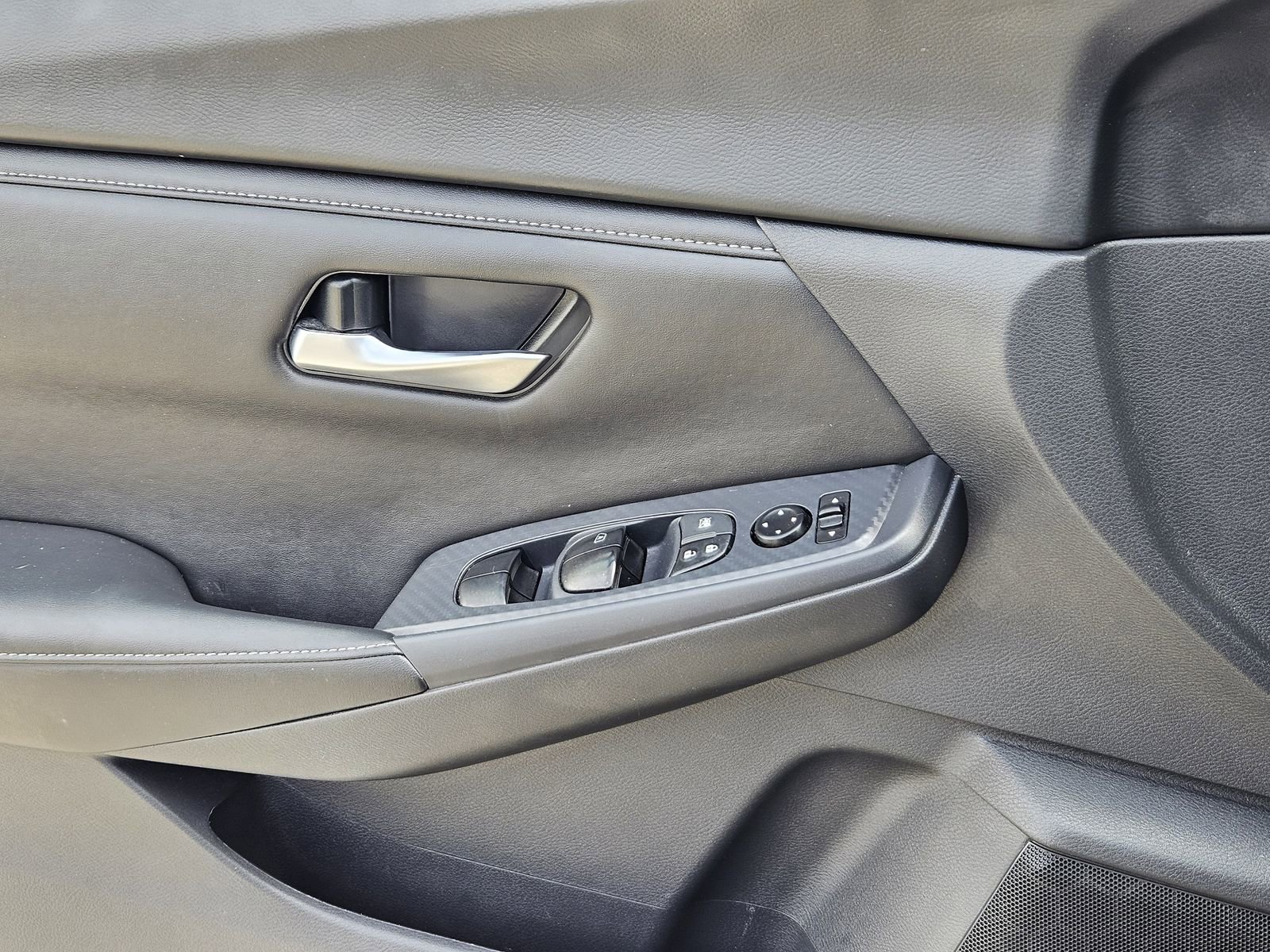 Used 2024 Nissan Sentra SV FWD image 27