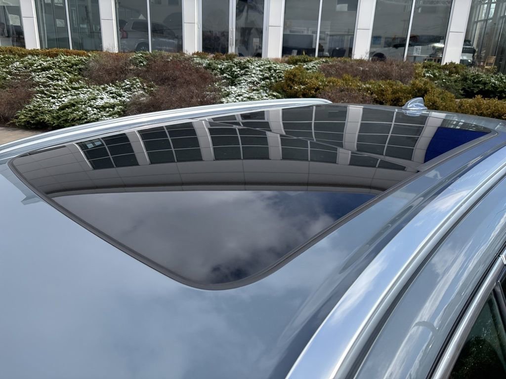 Certified 2023 Volvo XC60 B5 Plus w/ Climate Package image 10