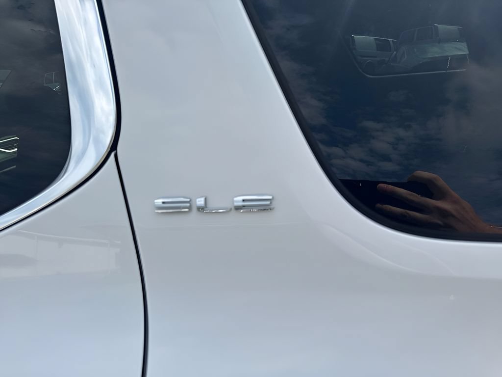 Used 2020 GMC Acadia SLE w/ LPO, Floor Liner Package FWD image 28