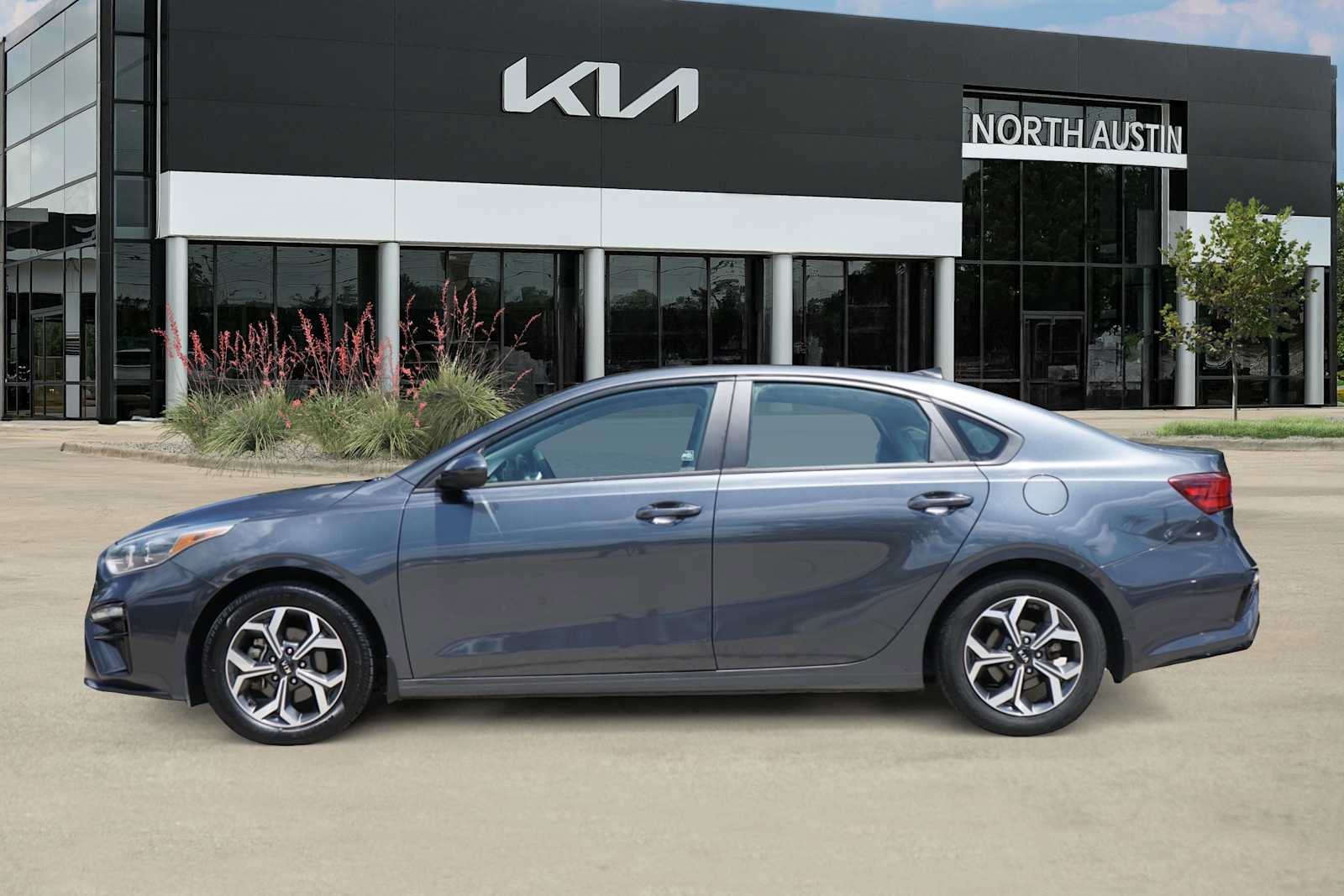 Used 2021 Kia Forte LXS FWD image 2