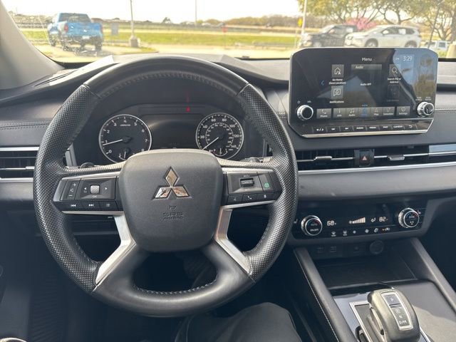 Used 2024 Mitsubishi Outlander SE image 13