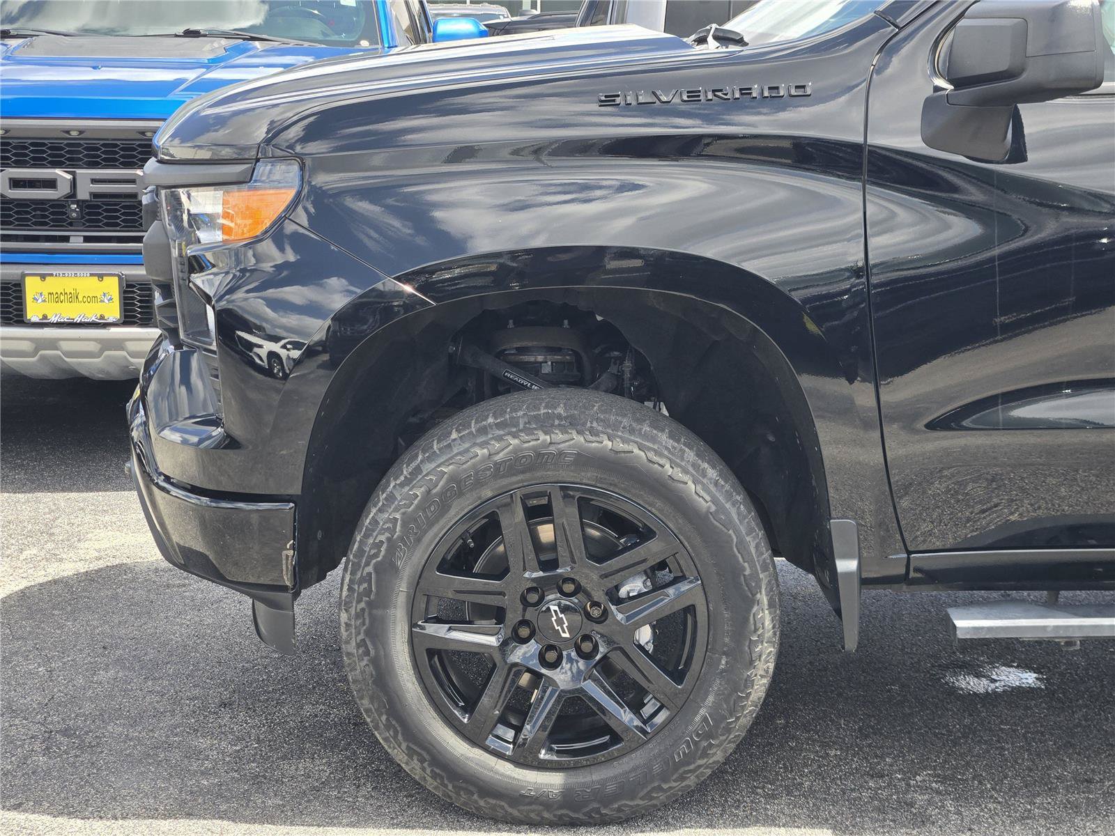 Used 2023 Chevrolet Silverado 1500 Custom w/ LPO, Dark Essentials Package RWD image 9