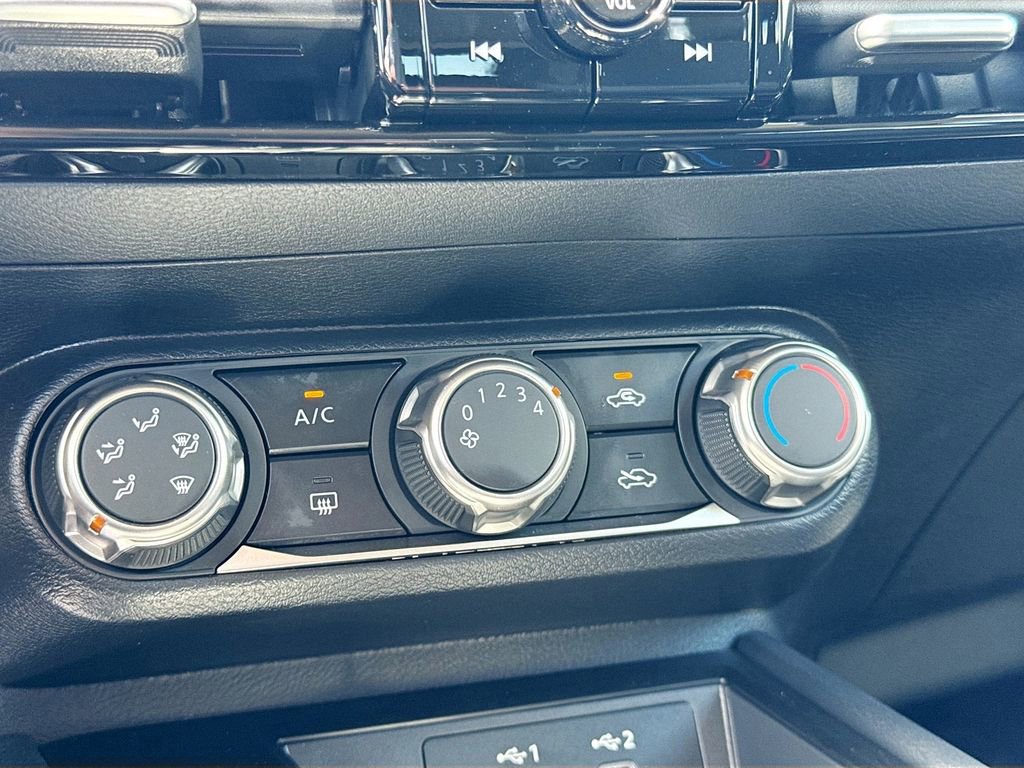 Used 2025 Nissan Kicks SV w/ Charging Package image 14