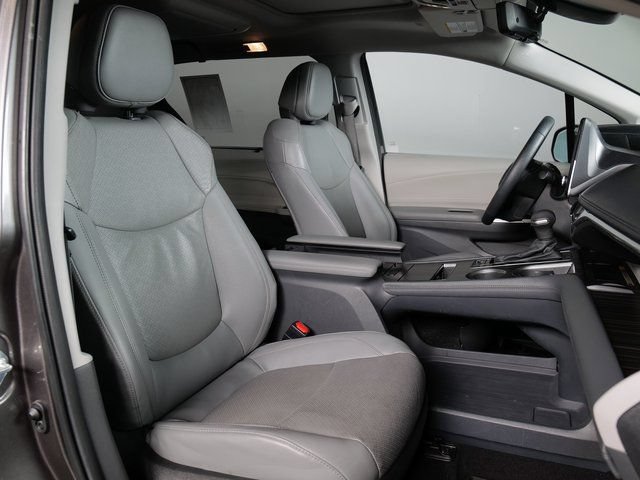 Used 2023 Toyota Sienna Limited AWD/4WD image 3