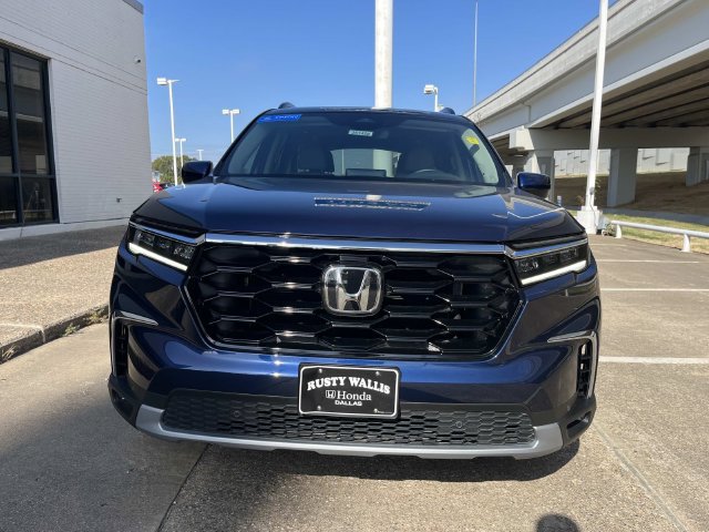 Certified 2025 Honda Pilot Touring image 10
