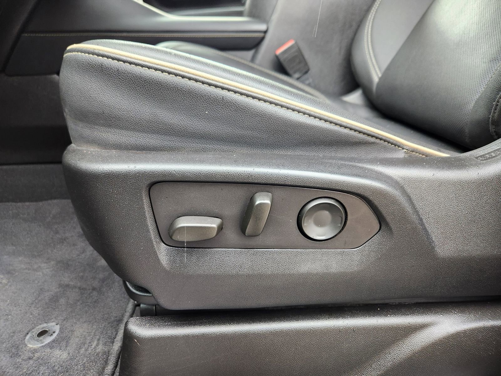 Used 2024 GMC Yukon SLT image 27