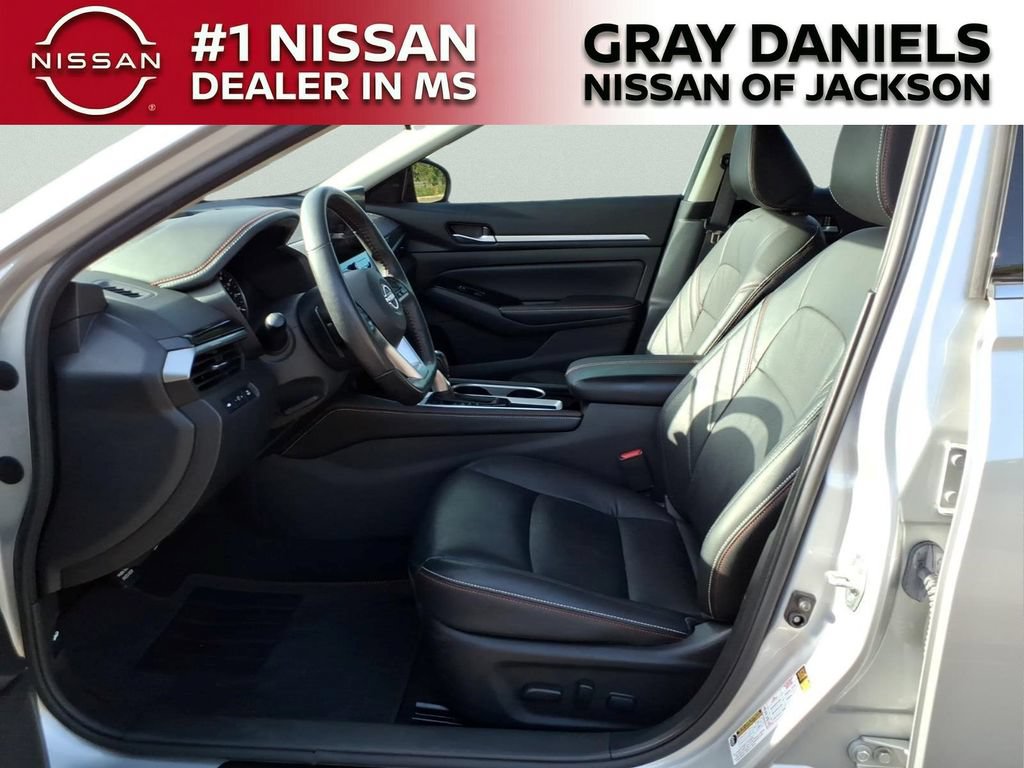 Used 2024 Nissan Altima 2.5 SR w/ SR Premium Package FWD image 22