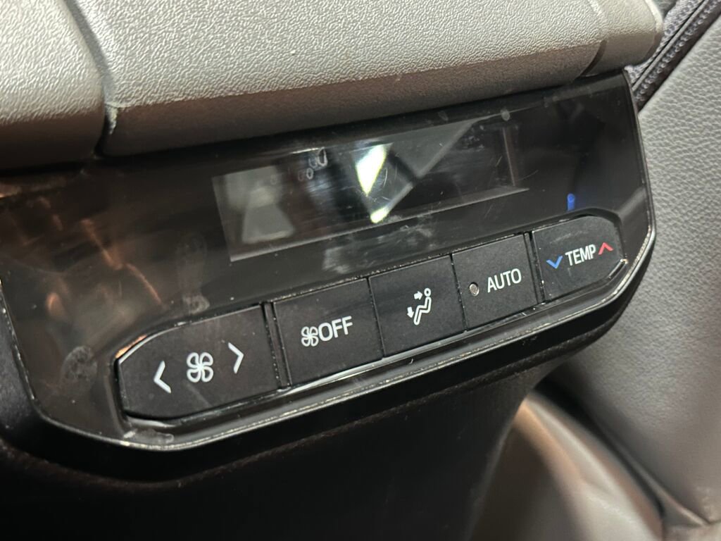 Used 2022 Toyota Highlander Limited AWD/4WD image 23