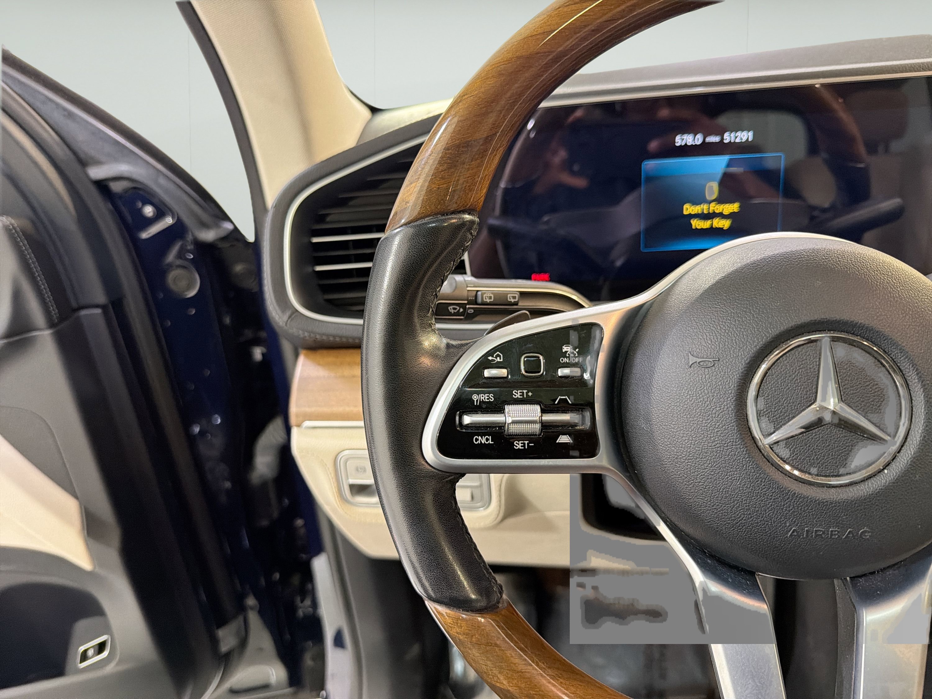 Used 2022 Mercedes-Benz GLS 450 4MATIC image 17