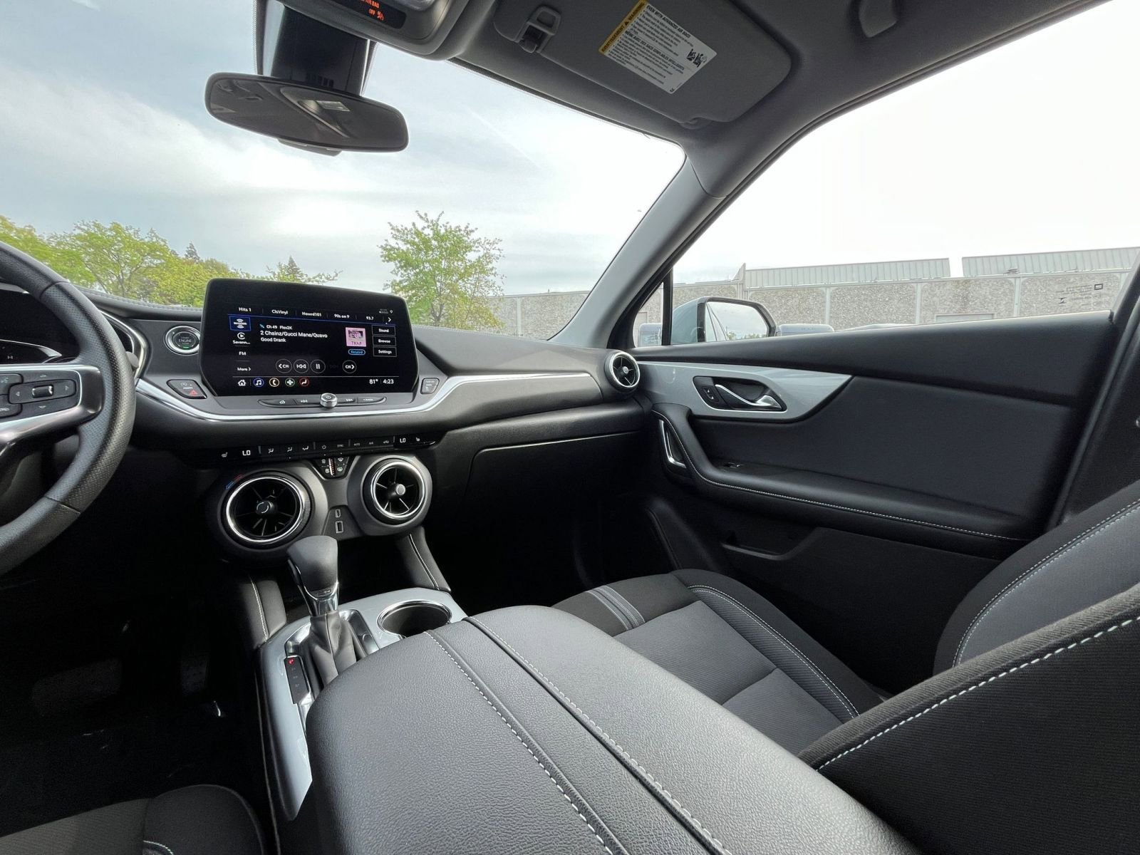 Used 2025 Chevrolet Blazer LT image 37