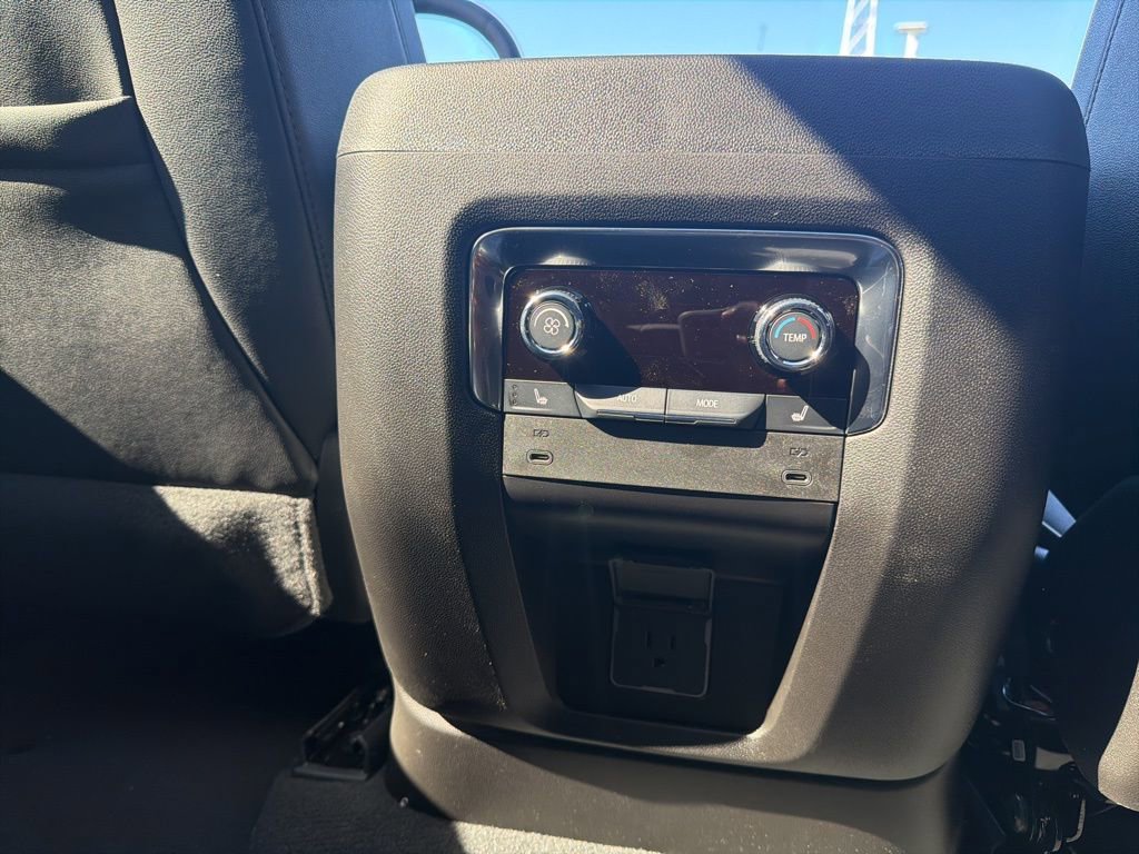New 2026 Chevrolet Suburban Premier image 30
