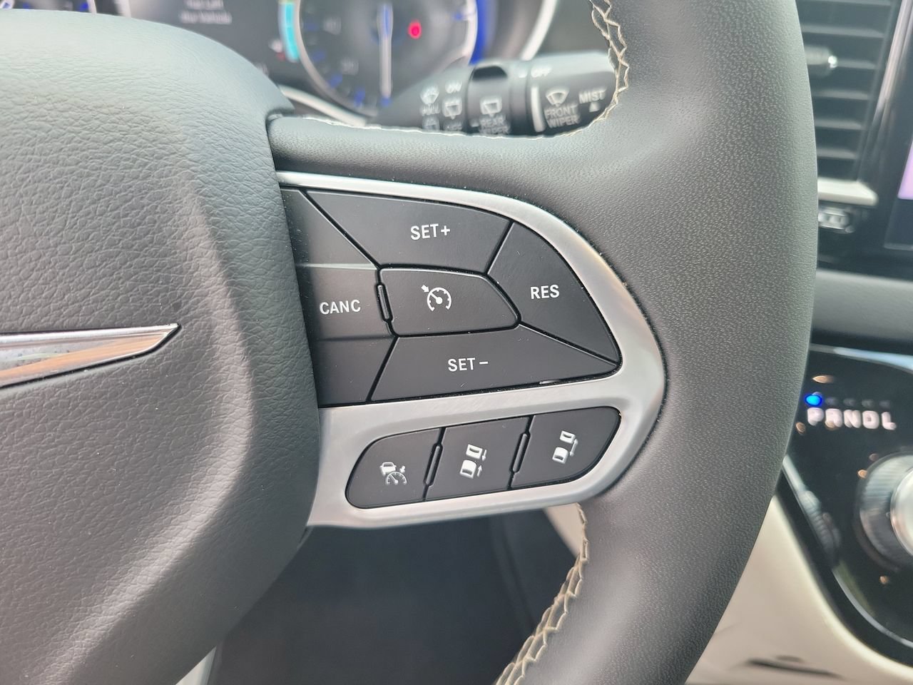 Used 2024 Chrysler Pacifica Touring-L FWD image 18