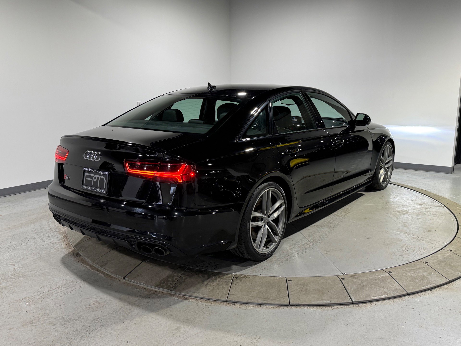 Used 2018 Audi S6 Prestige w/ Prestige Package image 11