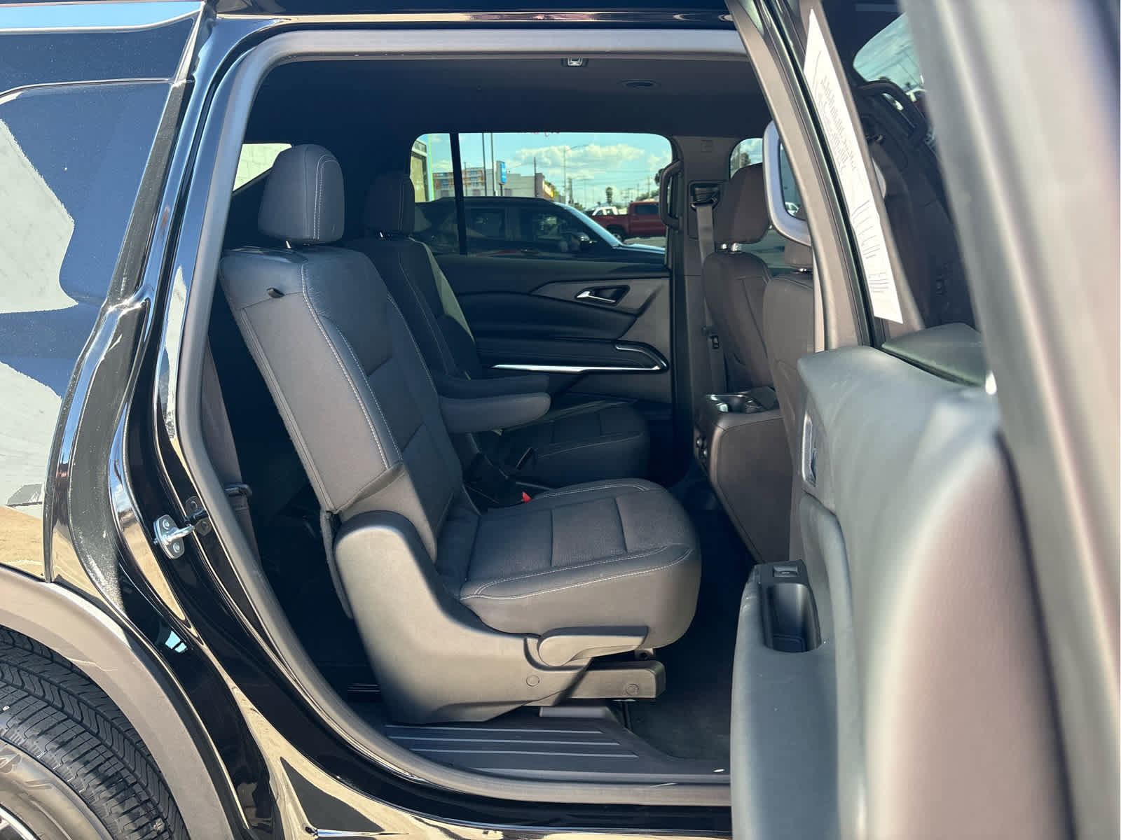 Used 2025 Chevrolet Traverse LT w/ Driver Confidence Package image 15