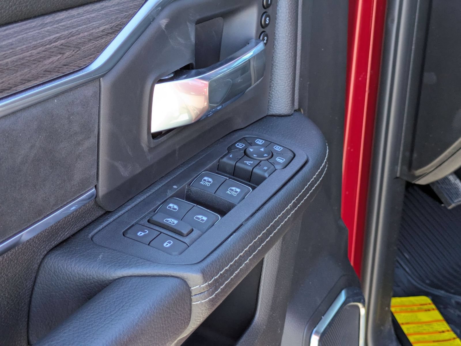 New 2026 RAM 2500 Laramie AWD/4WD image 11