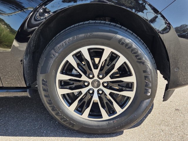 Certified 2025 Ford Expedition Platinum AWD/4WD image 11
