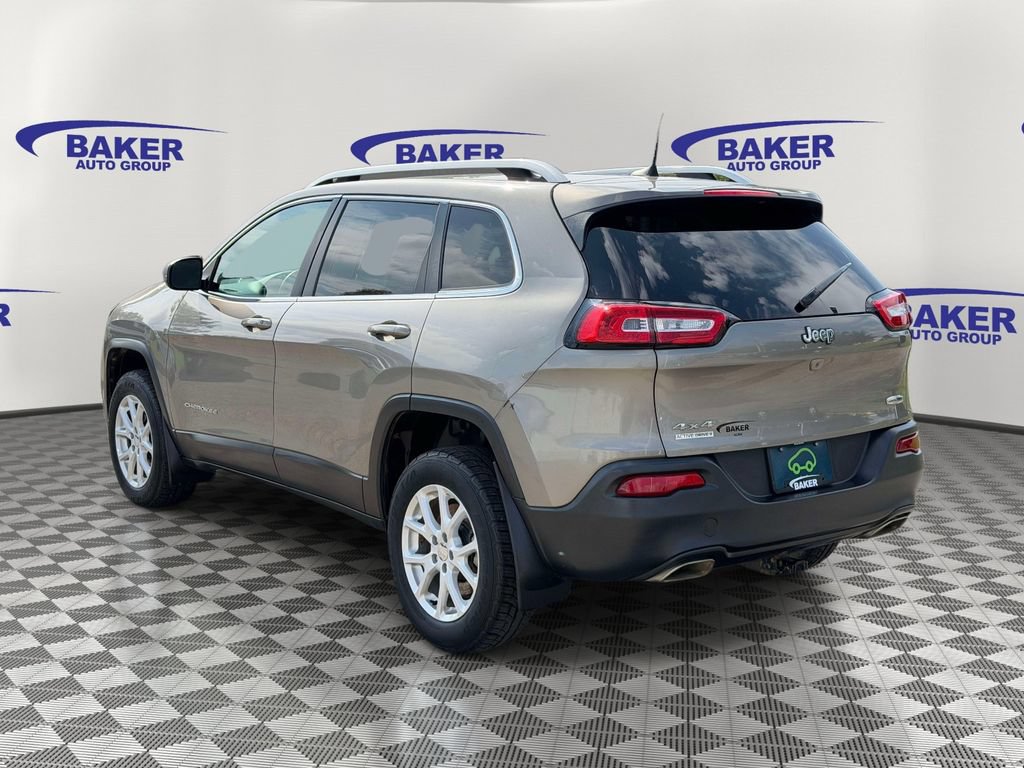 Used 2016 Jeep Cherokee Latitude w/ Cold Weather Group AWD/4WD image 3