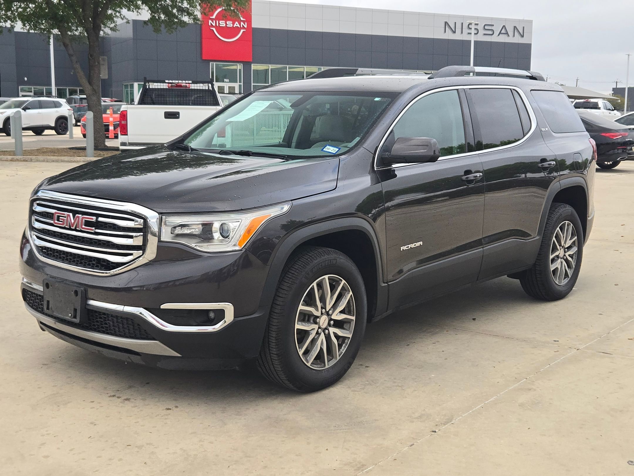 Used 2017 GMC Acadia SLE w/ Driver Alert Package I image 7