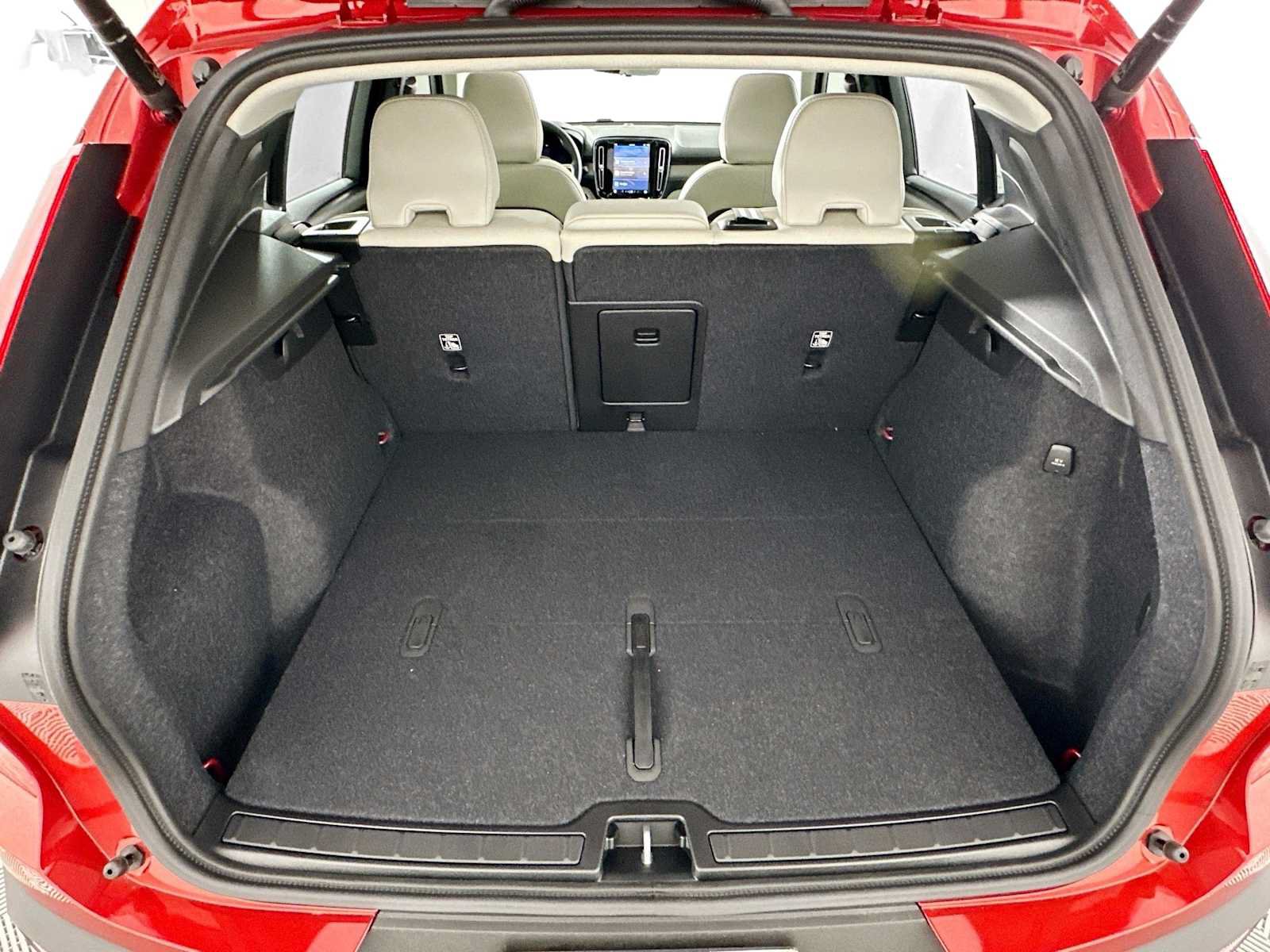 Used 2025 Volvo XC40 B5 Ultra w/ Climate Package AWD/4WD image 24
