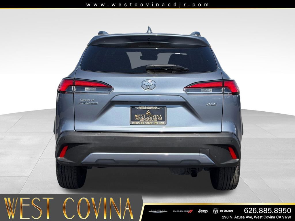 Used 2023 Toyota Corolla Cross XLE w/ Convenience Package FWD image 6