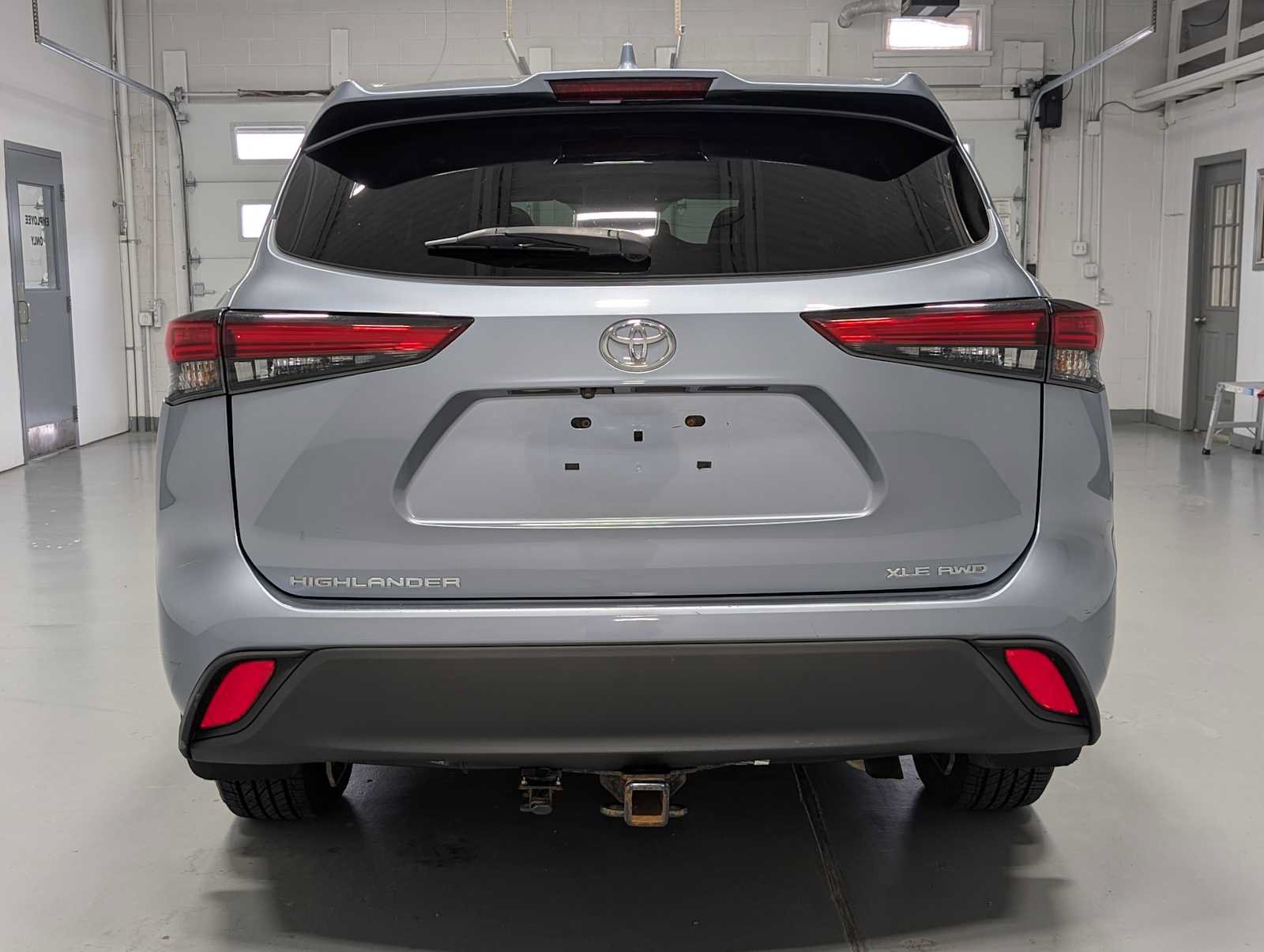 Used 2021 Toyota Highlander XLE AWD/4WD image 9