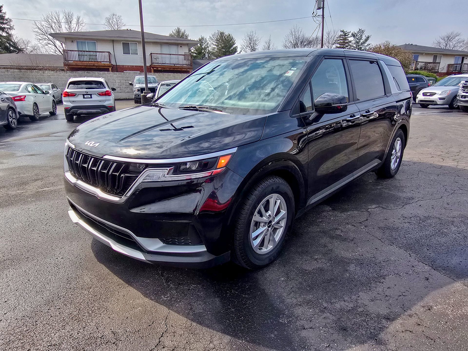 Used 2023 Kia Carnival LX image 5