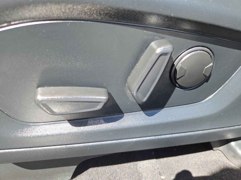 Used 2023 Ford Explorer Limited image 16