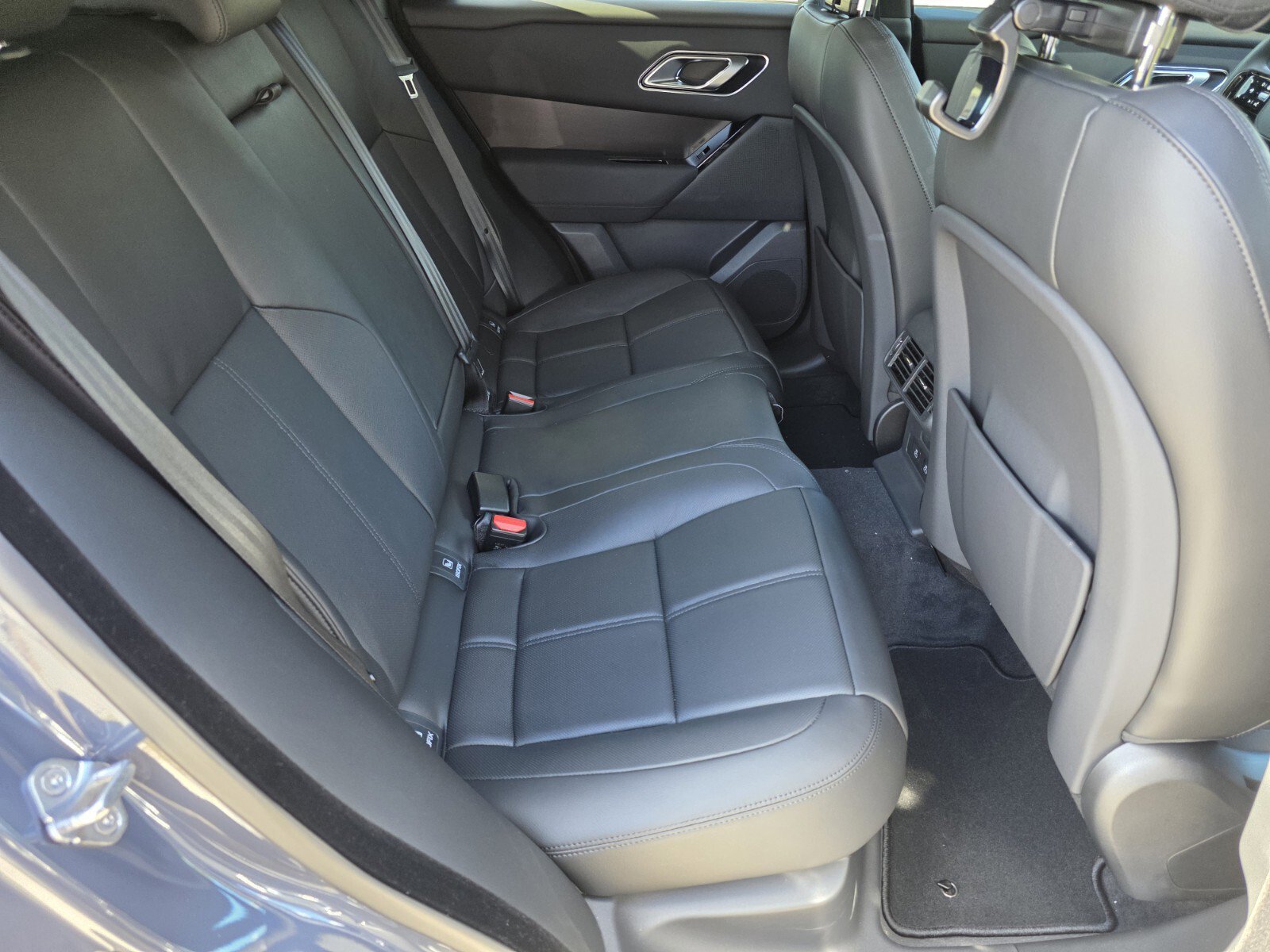 New 2026 Land Rover Range Rover Velar Dynamic SE image 5