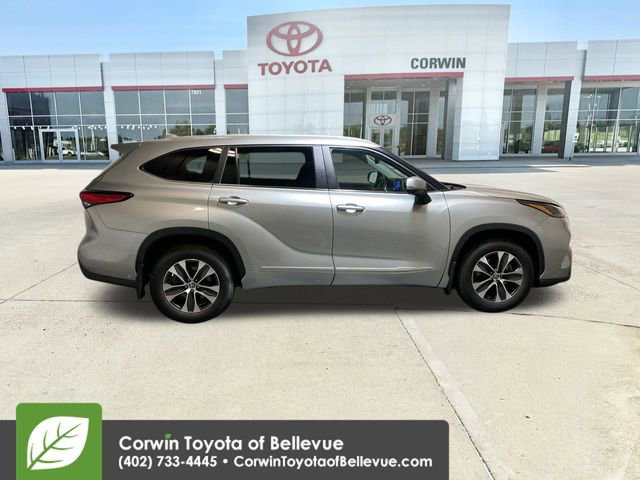 Used 2023 Toyota Highlander XLE image 9