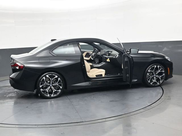 Used 2025 BMW 230i Coupe w/ Premium Package RWD image 36