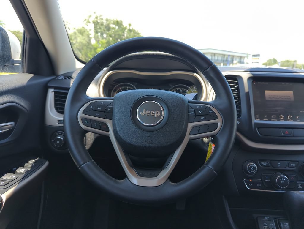 Used 2017 Jeep Cherokee Latitude FWD image 17