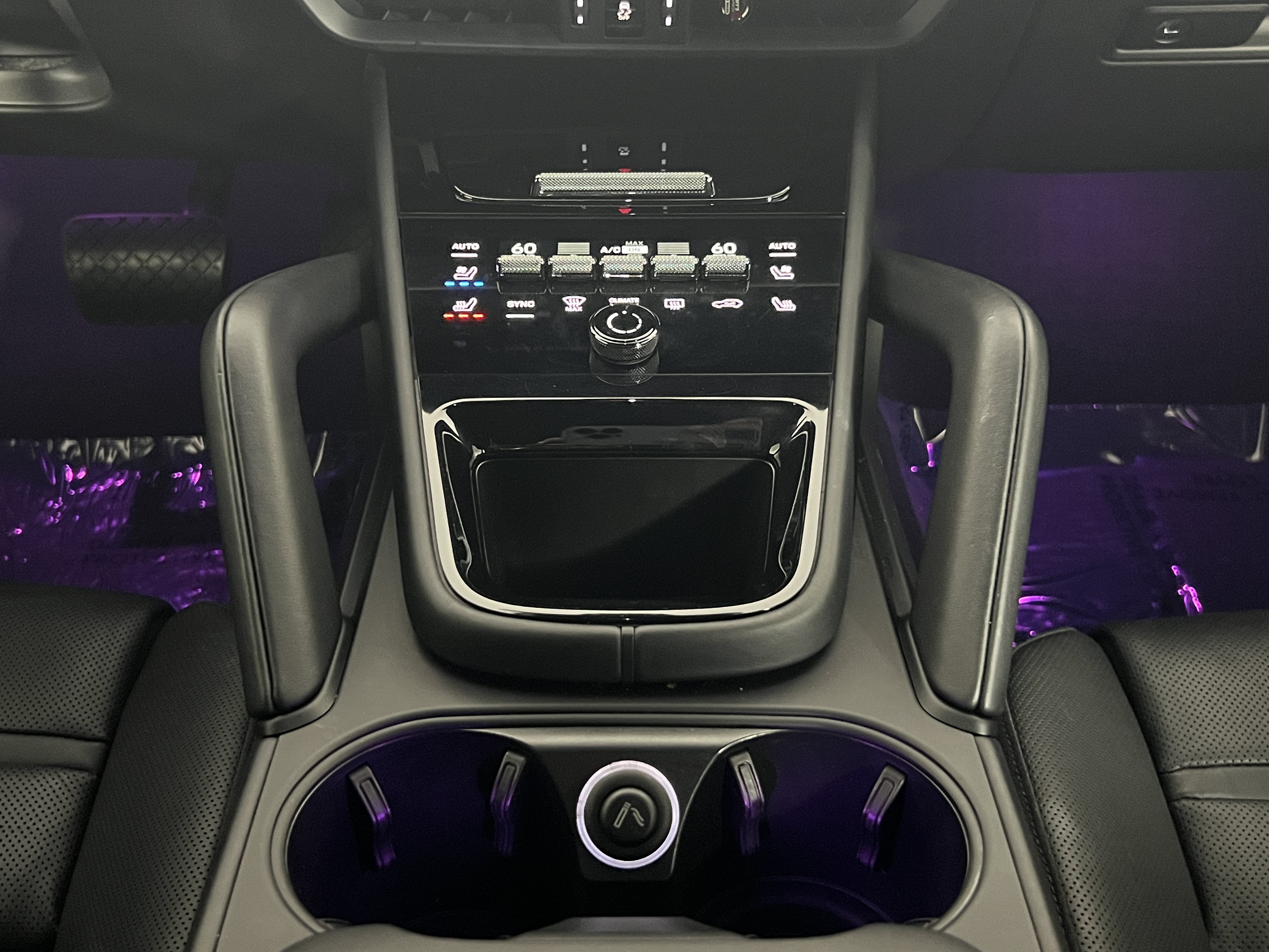 Certified 2024 Porsche Cayenne AWD/4WD image 20