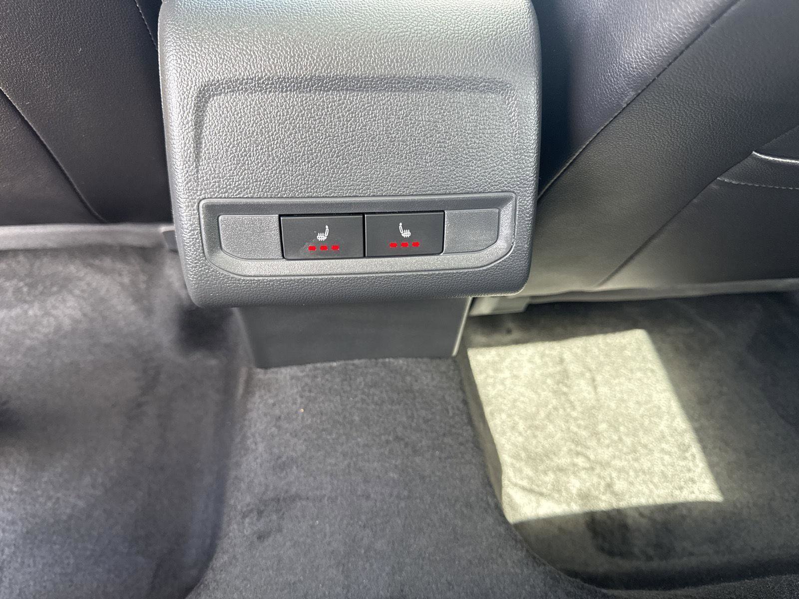 Used 2025 Volkswagen Jetta SEL image 8