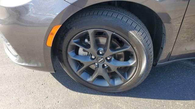 Used 2023 Chrysler Pacifica Touring-L w/ S Appearance Package image 4