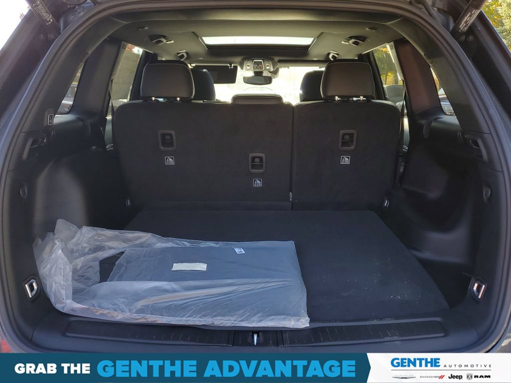 Certified 2024 Jeep Grand Cherokee Limited AWD/4WD image 30