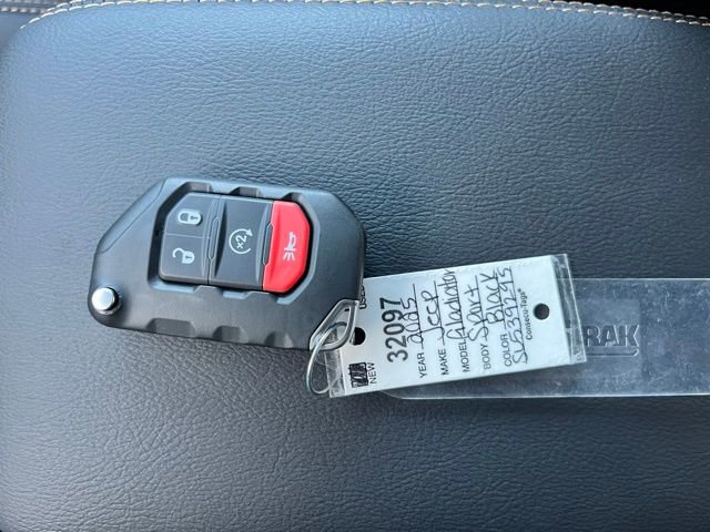 New 2025 Jeep Gladiator High Tide image 27