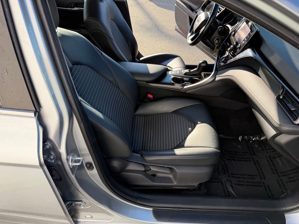 Used 2022 Toyota Camry SE image 18