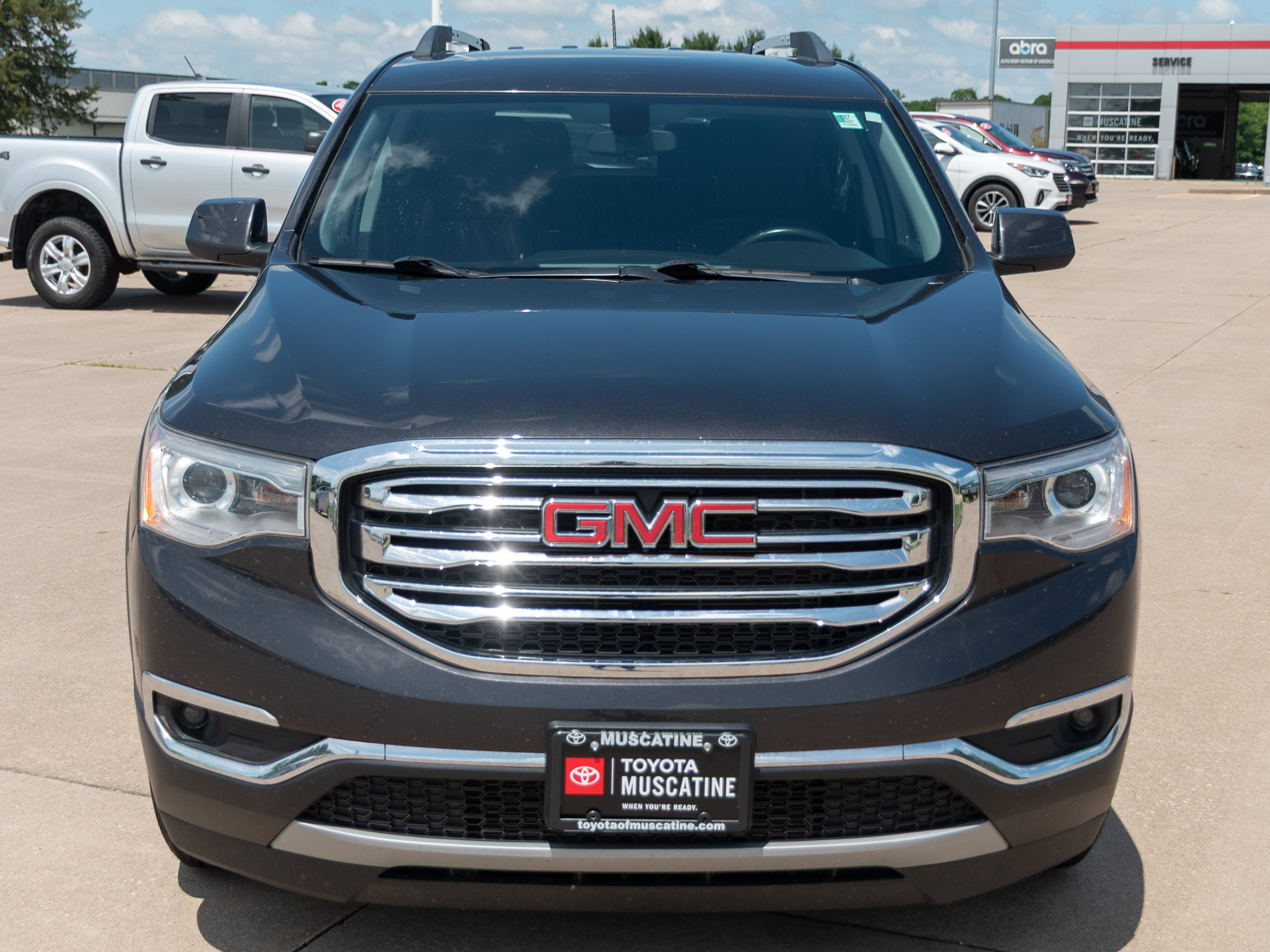 Used 2017 GMC Acadia SLE w/ Driver Alert Package I FWD image 4