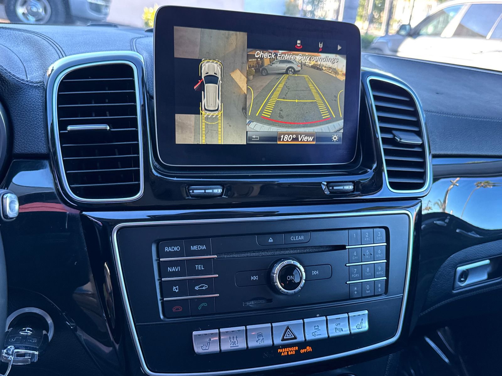 Used 2016 Mercedes-Benz GLE 550e 4MATIC w/ Driver Assistance Package image 19