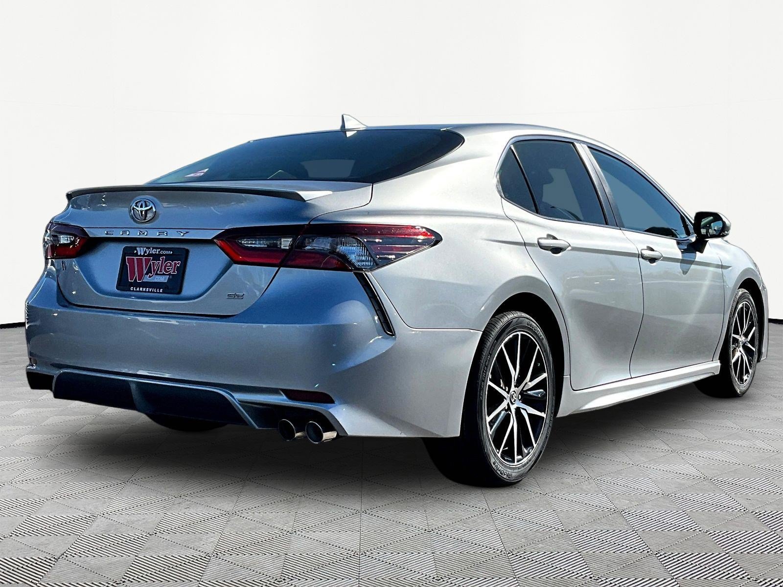 Used 2023 Toyota Camry SE FWD image 6
