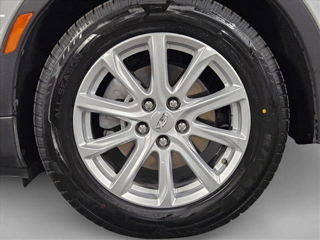 Used 2023 Cadillac XT4 Luxury w/ Cold Weather Package FWD image 23