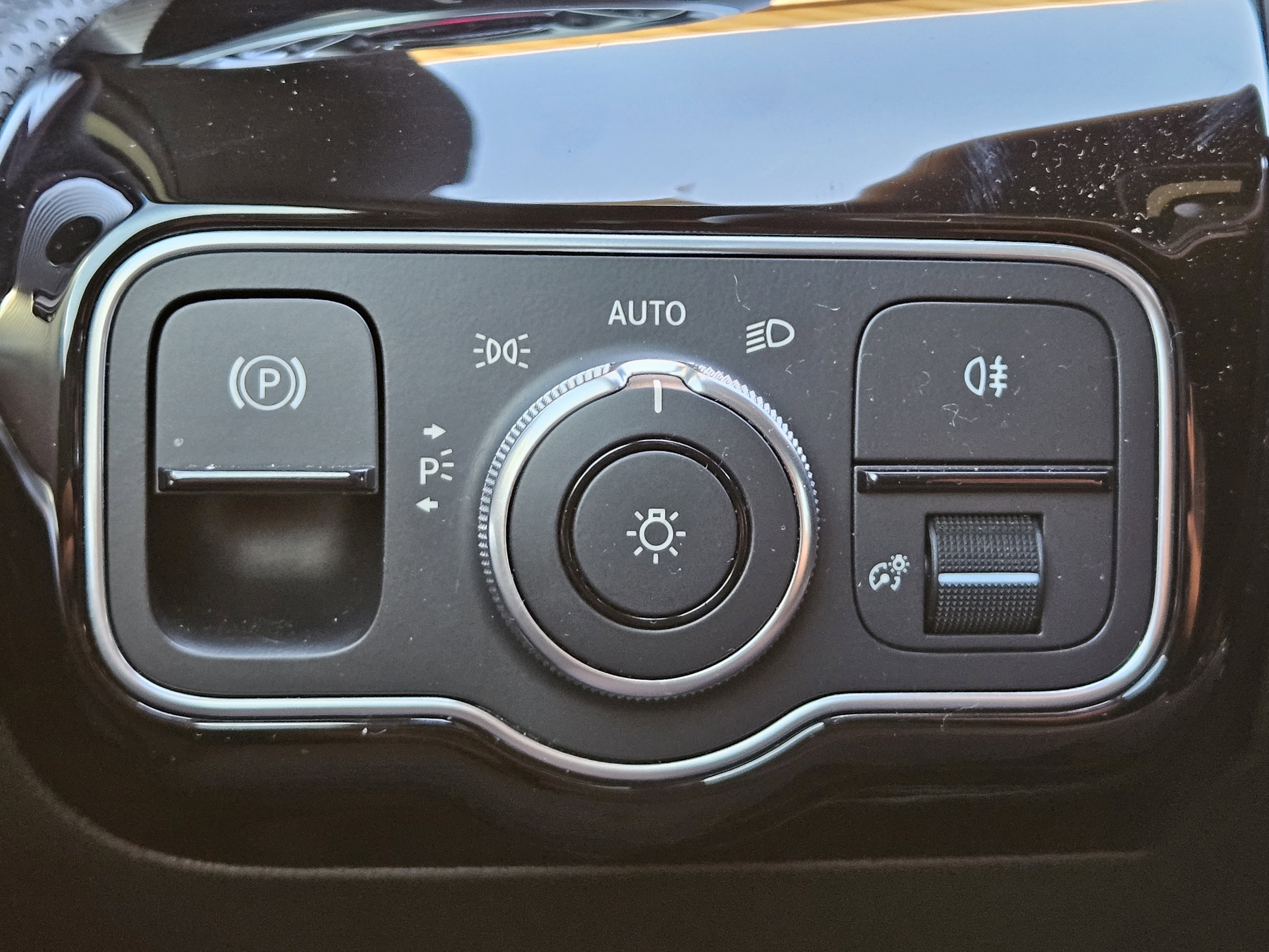 Certified 2022 Mercedes-Benz A 220 image 23