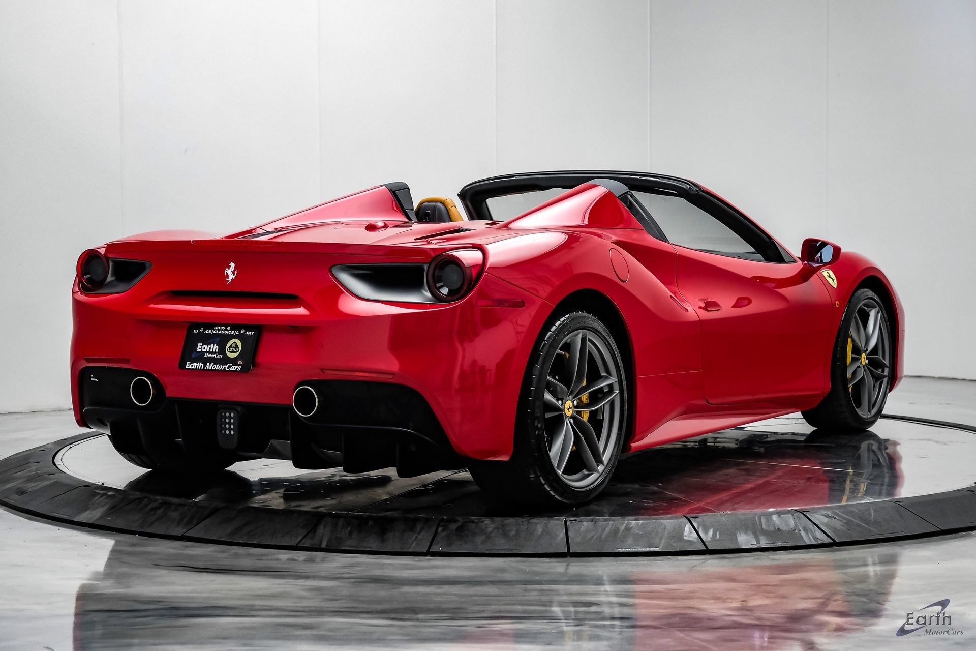 Used 2018 Ferrari 488 Spider RWD image 20