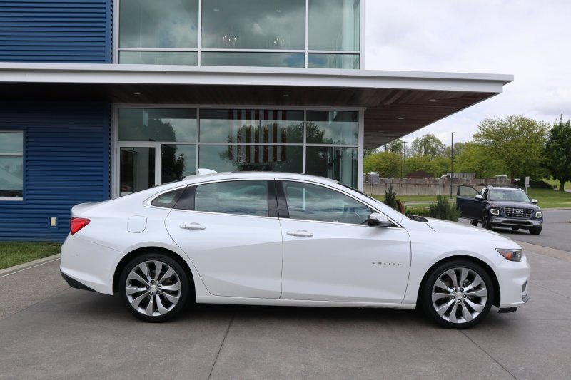 Used 2016 Chevrolet Malibu Premier w/ Driver Confidence Package II FWD image 2