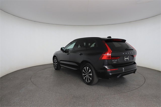 Used 2023 Volvo XC60 B5 Plus image 12