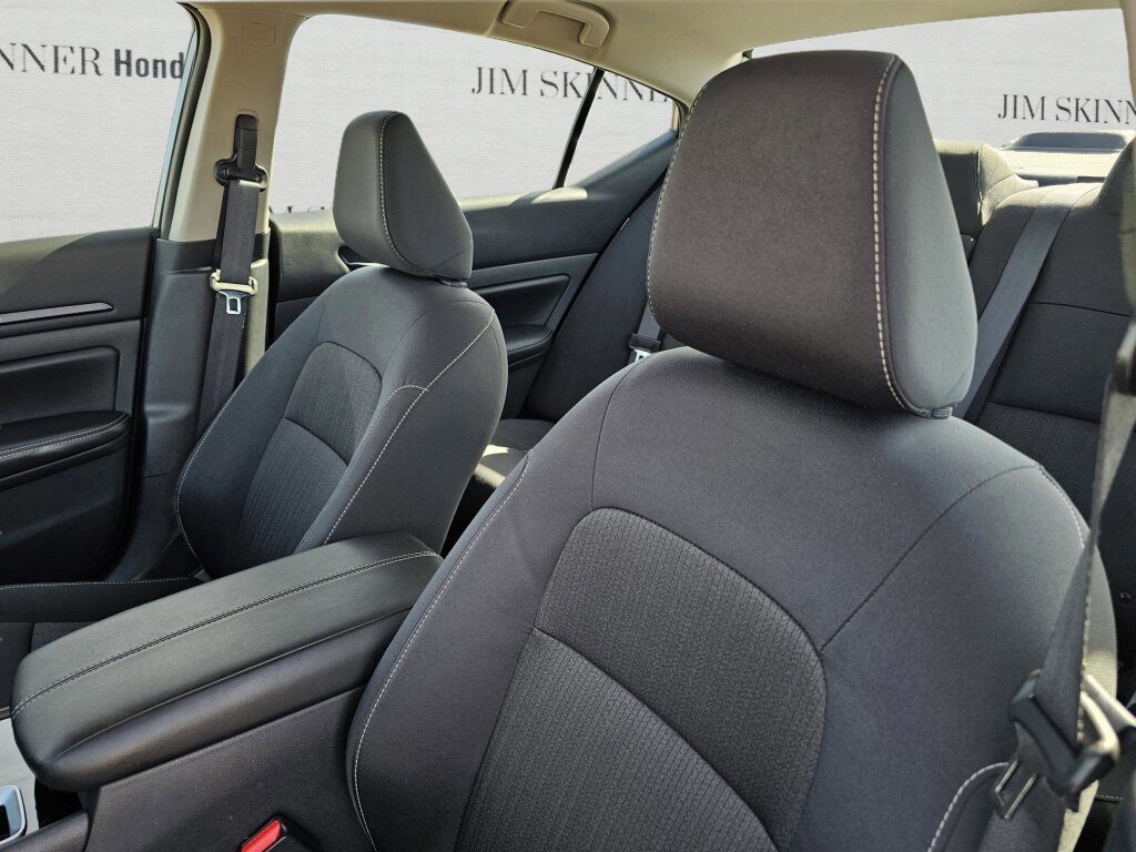 Used 2024 Nissan Altima 2.5 SV image 17