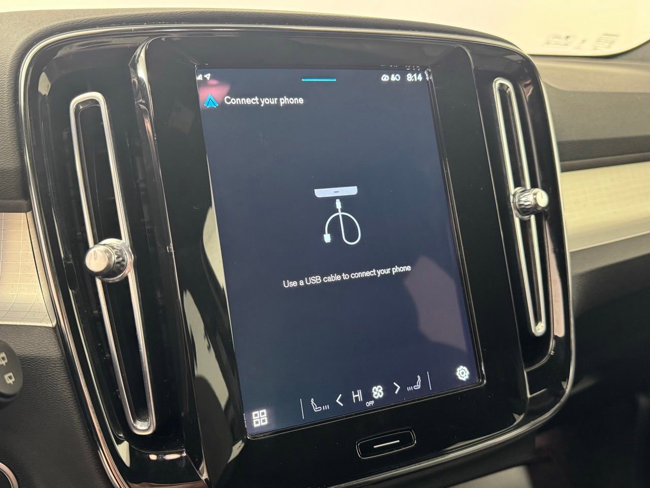 Used 2024 Volvo XC40 B5 Core image 17