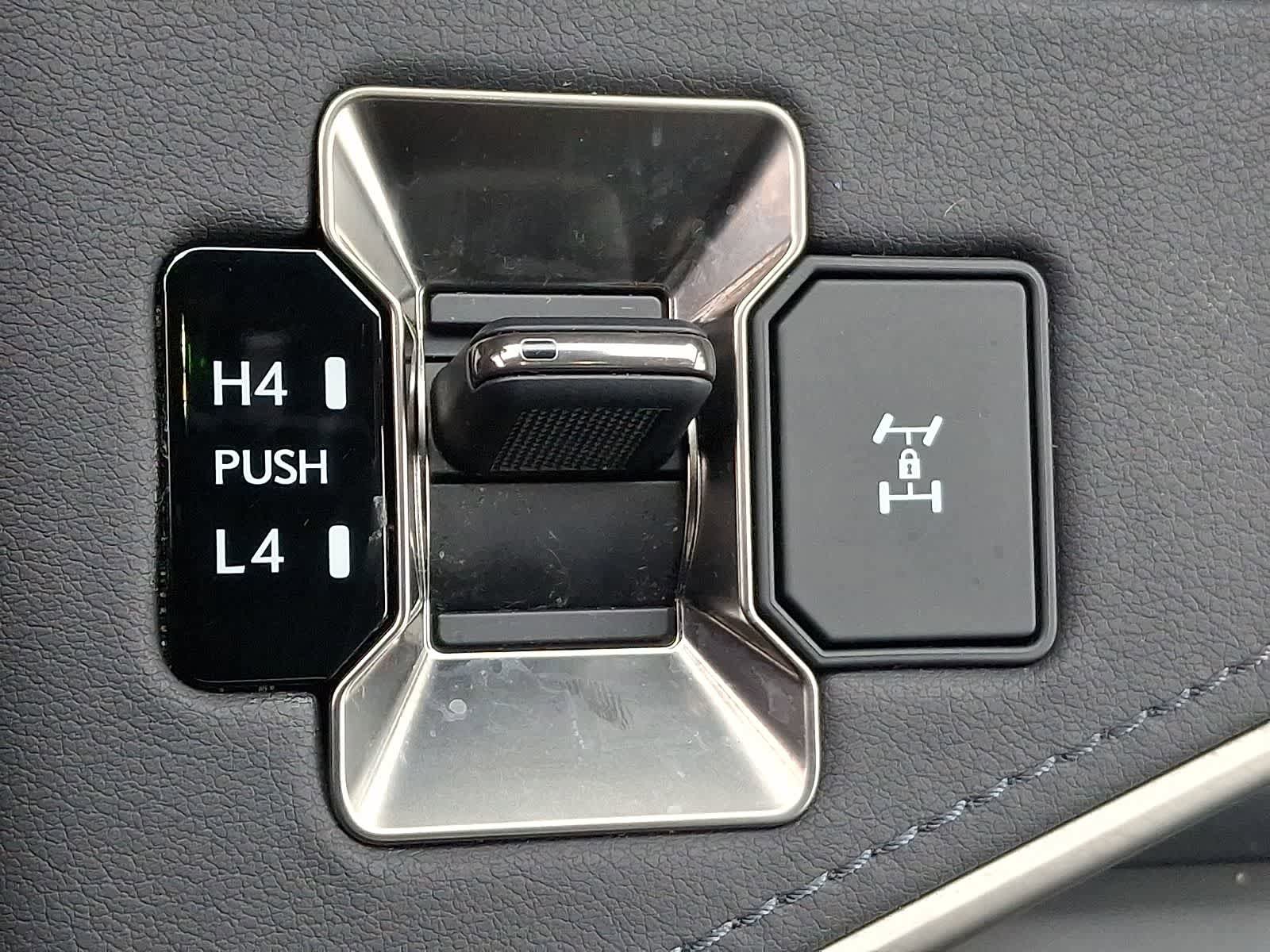 Used 2024 Lexus GX 550 w/ Accessory Package (2T) AWD/4WD image 26
