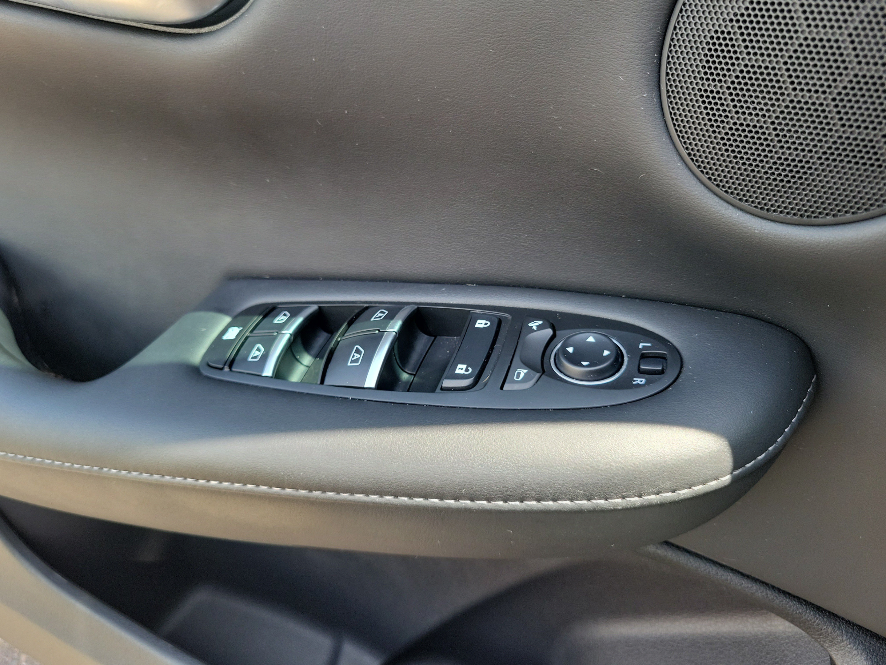Certified 2023 INFINITI QX50 Luxe FWD image 25